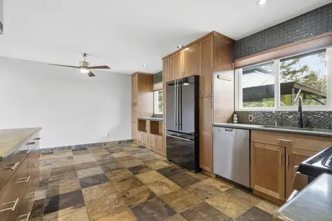 316 Canniff Place SW photo 14