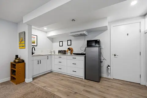 723 75 Avenue SW photo 22
