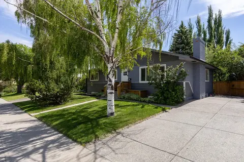 723 75 Avenue SW photo 3