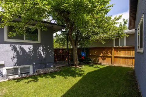 723 75 Avenue SW photo 33