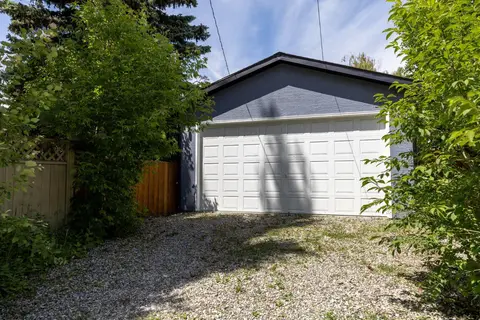 723 75 Avenue SW photo 35