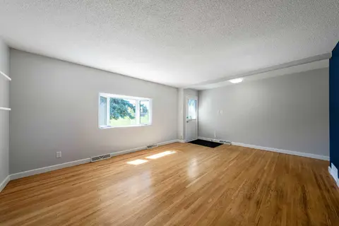629 Agate Crescent SE photo 10
