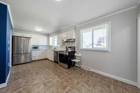 629 Agate Crescent SE photo 11