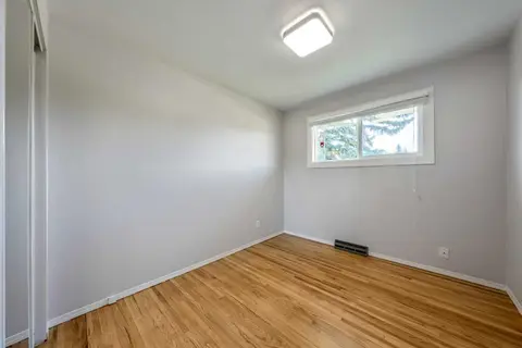 629 Agate Crescent SE photo 13