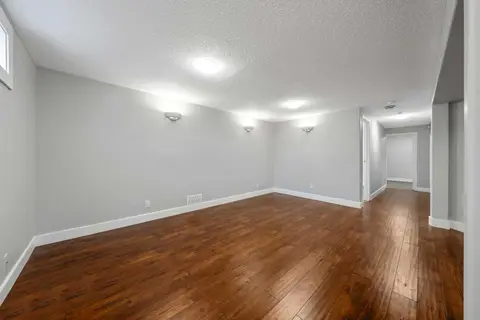 629 Agate Crescent SE photo 17