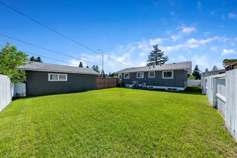 629 Agate Crescent SE photo 2
