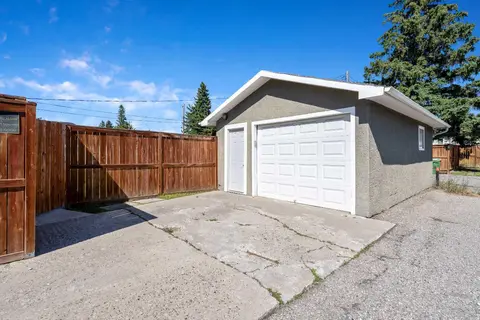 629 Agate Crescent SE photo 25
