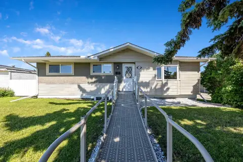 629 Agate Crescent SE photo 3