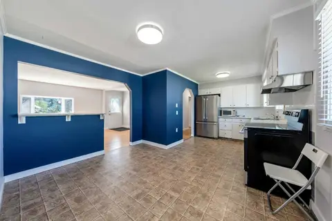 629 Agate Crescent SE photo 4