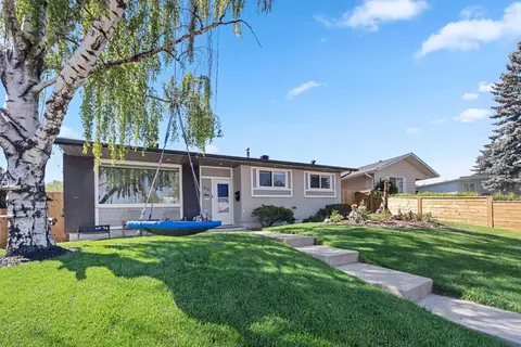 80 Allandale Close SE photo 2