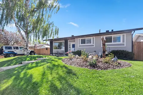 80 Allandale Close SE photo 3