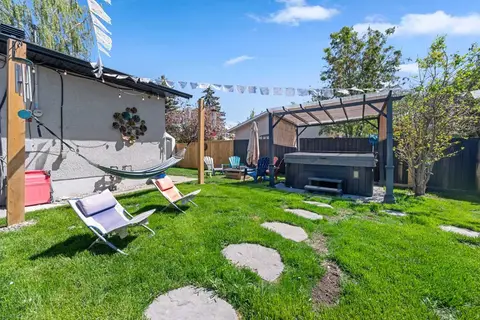 80 Allandale Close SE photo 37