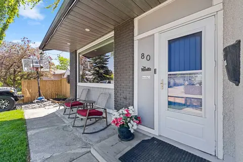80 Allandale Close SE photo 4