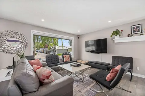 80 Allandale Close SE photo 5