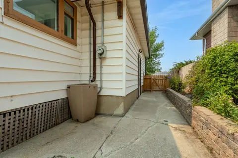 9408 5 Street SE photo 42