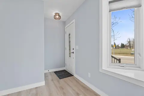 9408 5 Street SE photo 5