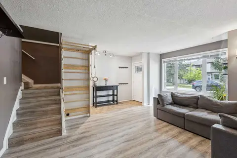 83, 630 Sabrina Road SW photo 4