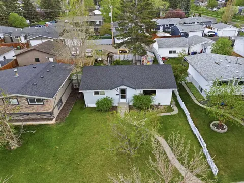 9032 Fairmount Drive SE photo 2