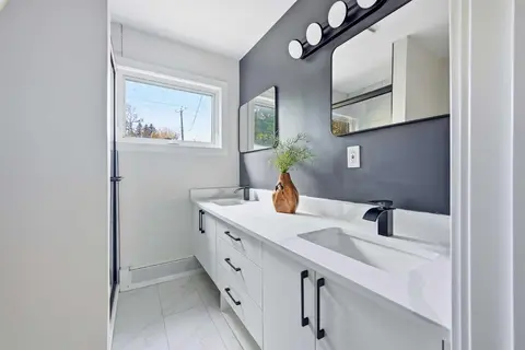 67 Flavelle Road SE photo 18