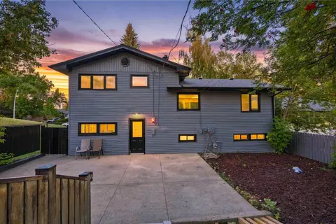 67 Flavelle Road SE photo 39