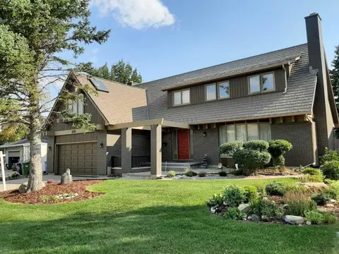 240 Canterville Drive SW, Calgary