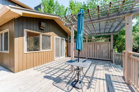 240 Canterville Drive SW photo 11