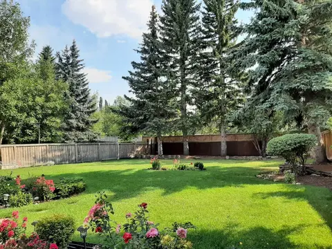 240 Canterville Drive SW photo 13
