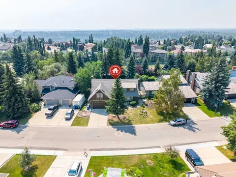 240 Canterville Drive SW photo 3