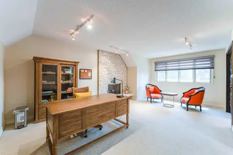240 Canterville Drive SW photo 32