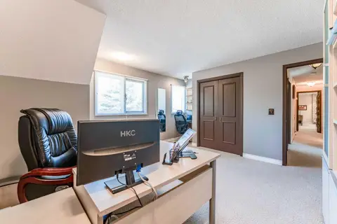 240 Canterville Drive SW photo 39