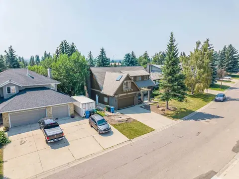 240 Canterville Drive SW photo 4