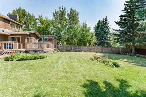 240 Canterville Drive SW photo 6