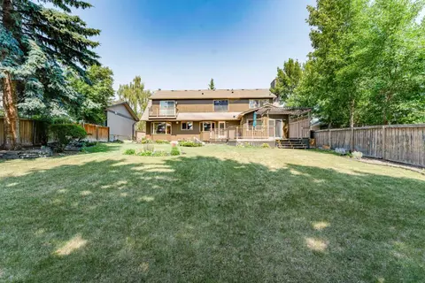 240 Canterville Drive SW photo 7