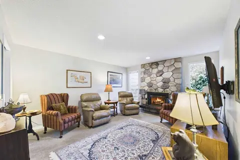 10716 Mapleshire Crescent SE photo 12