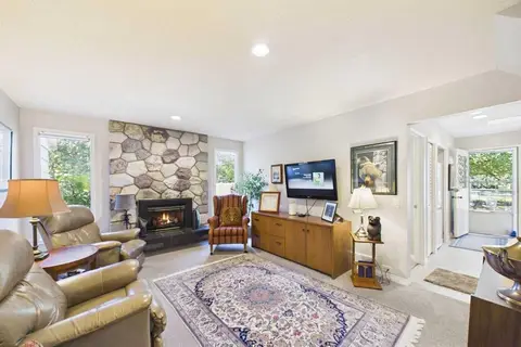 10716 Mapleshire Crescent SE photo 13