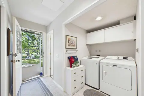 10716 Mapleshire Crescent SE photo 15