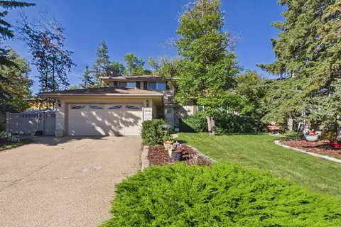 10716 Mapleshire Crescent SE photo 2