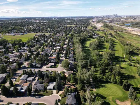 10716 Mapleshire Crescent SE photo 36