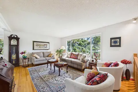 10716 Mapleshire Crescent SE photo 4