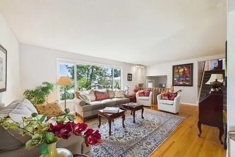 10716 Mapleshire Crescent SE photo 5