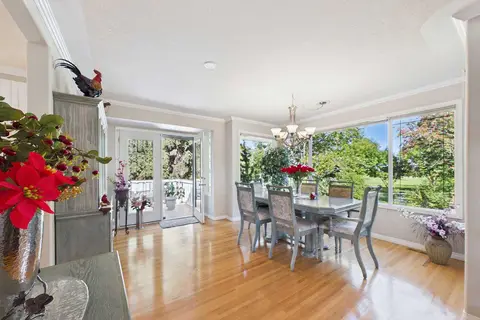 10716 Mapleshire Crescent SE photo 6
