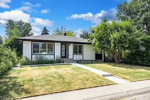 451 Arlington Drive SE photo 2