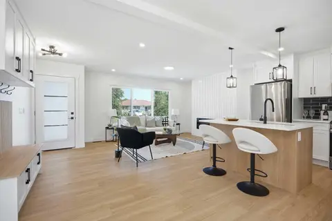 451 Arlington Drive SE photo 4