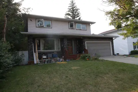 7331 Keewatin Street SW photo 2