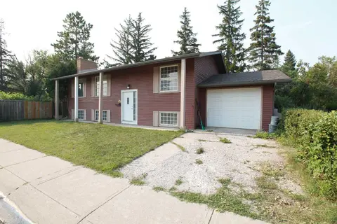 904 73 Avenue SW photo 3