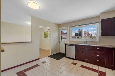 8432 Elbow Drive SW photo 9