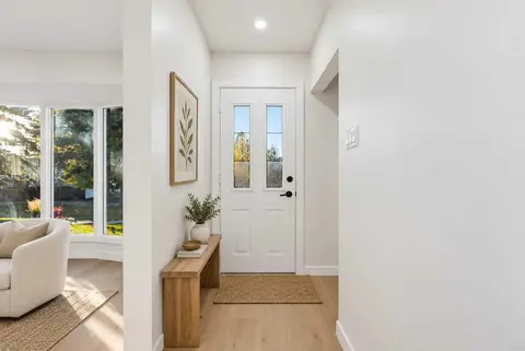 83 Ferncliff Crescent SE photo 3