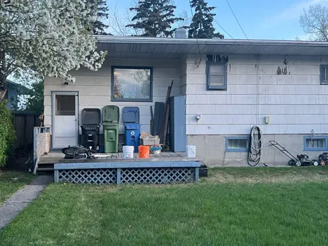 836 69 Avenue SW photo 2