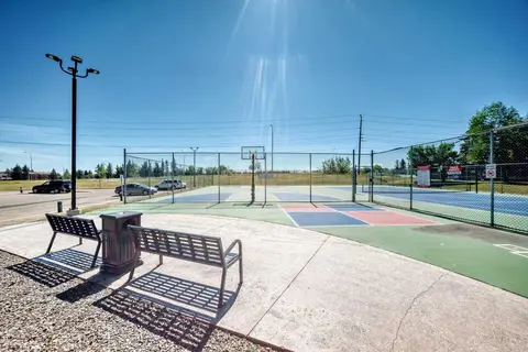 9106, 315 Southampton Drive SW photo 36