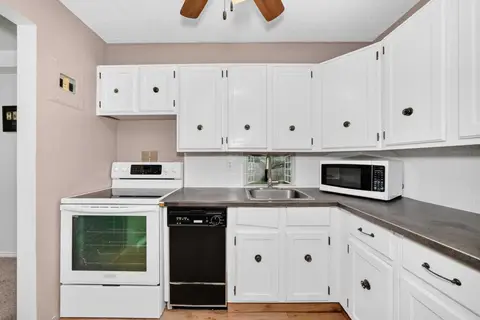 9106, 315 Southampton Drive SW photo 6